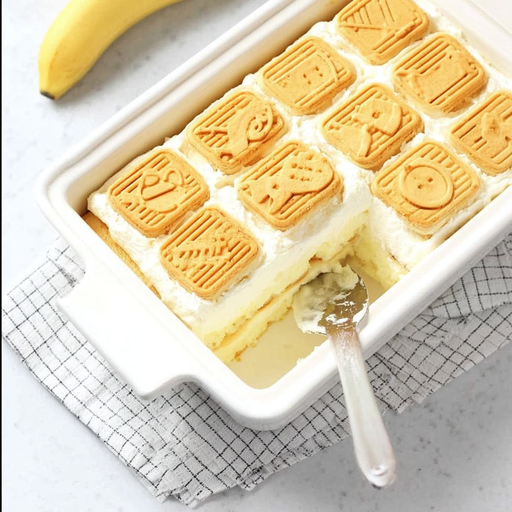Not Yo Mama’s Banana Pudding with cookies and bananas